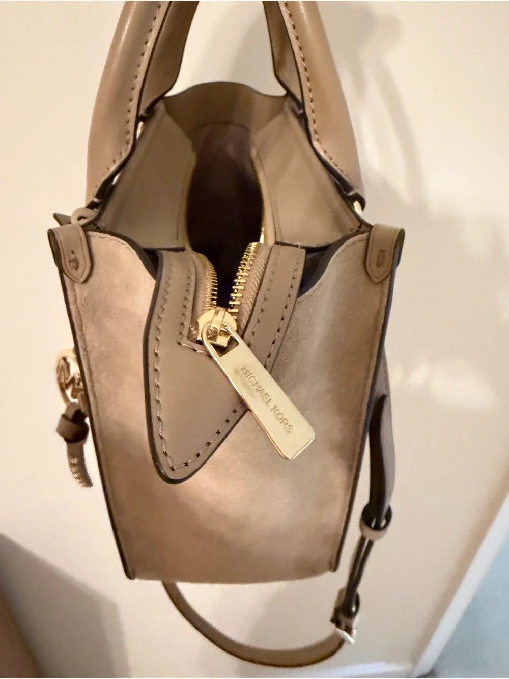 NWT MICHAEL Michael Kors Kris Medium Satchel in Camel